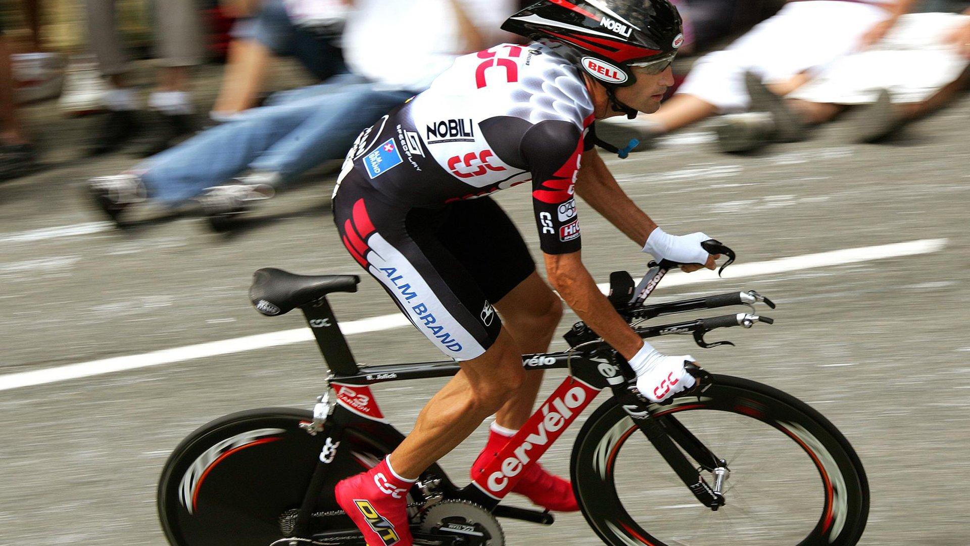 英超争冠白热化,曼城、阿森纳、利物浦三强鼎立,最后冲刺悬念迭起