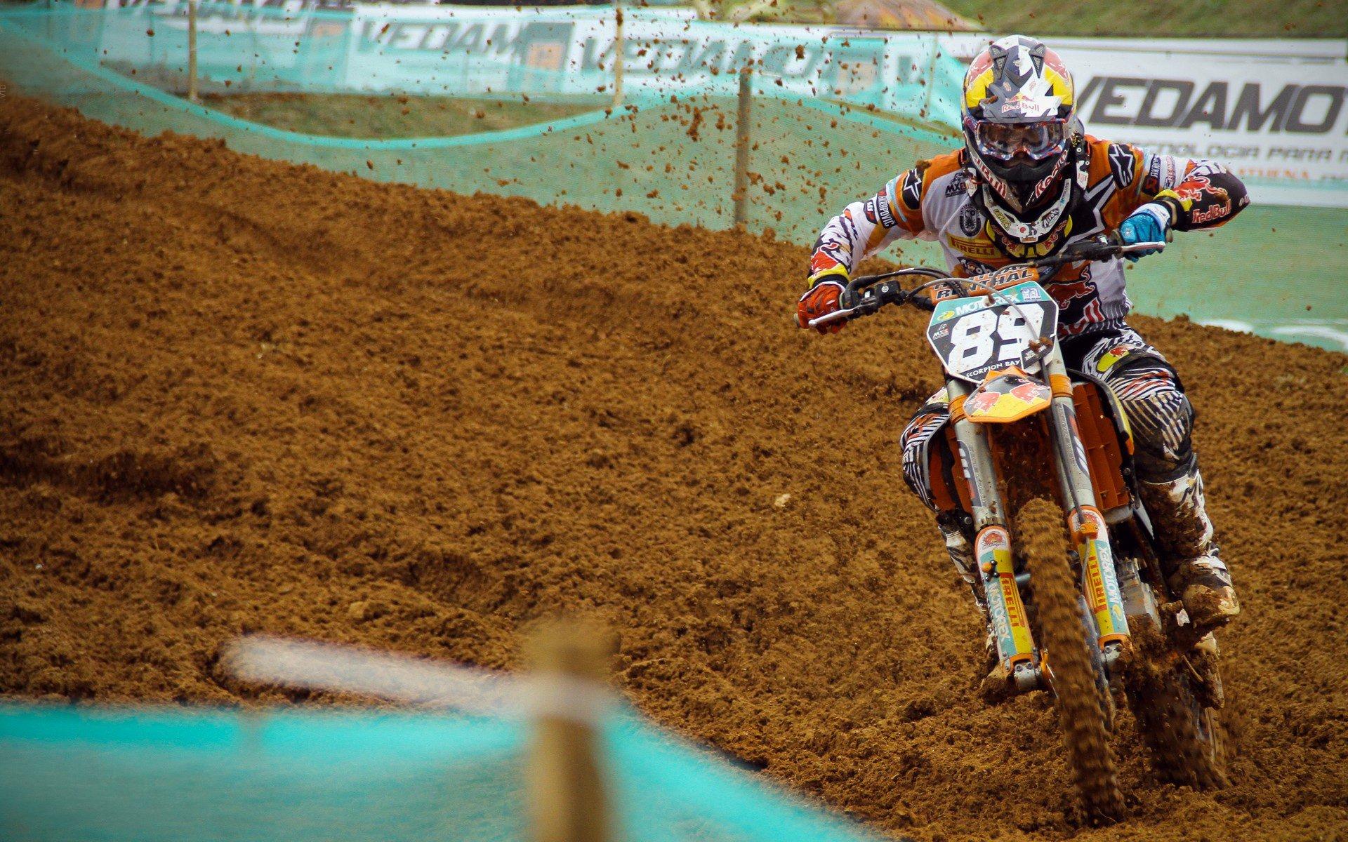 王者归来！XX队强势卫冕联赛冠军，创历史新纪录