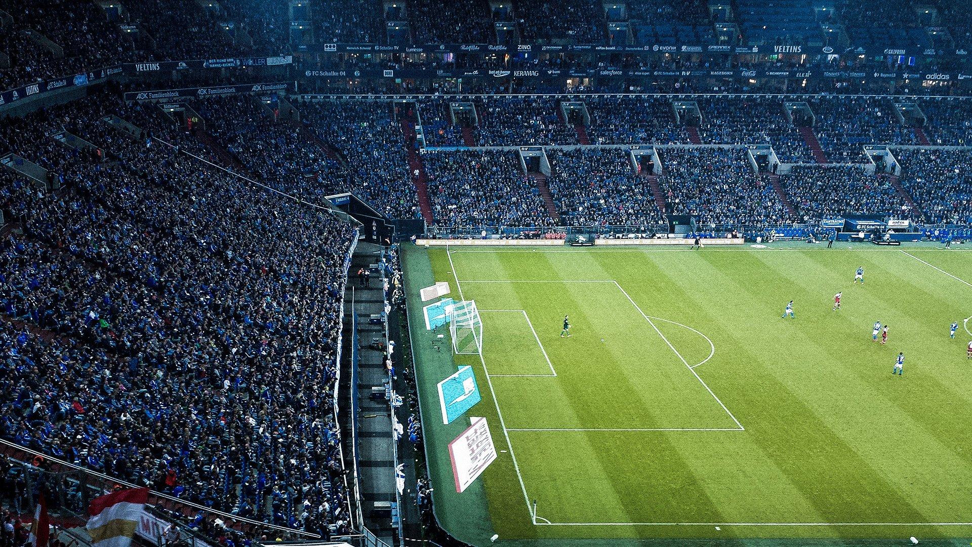 百米飞人巅峰对决 新星闪耀打破十年纪录